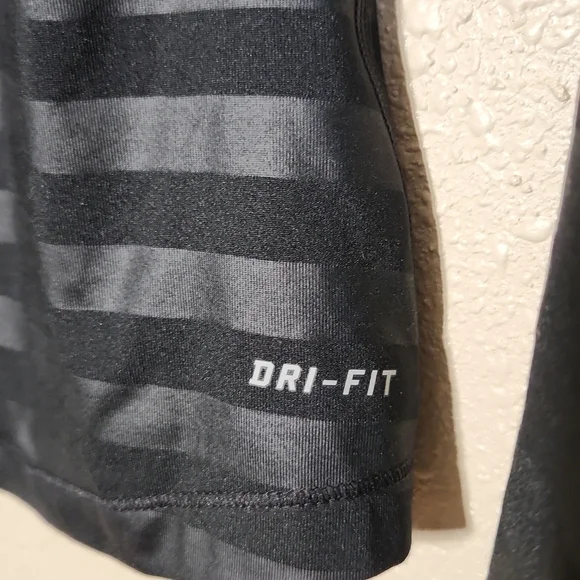 NIKE Dry Fit Shirt - Picture 5 of 6
